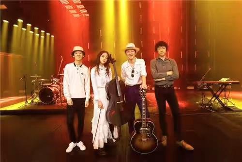 《乐夏》中组合被乐队嫌弃，组合和乐队有什么区别？