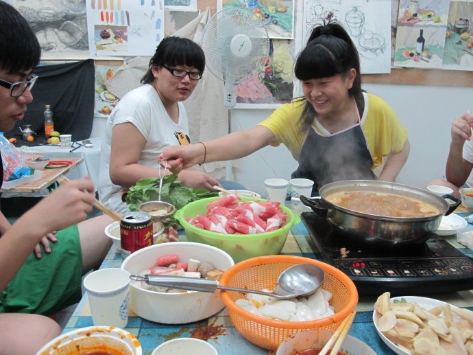 福州一中学举办了奢华聚餐，相关的负责人受到了什么惩罚？