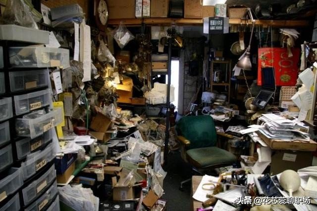 一个人深陷在两个人的感情里怎么办？