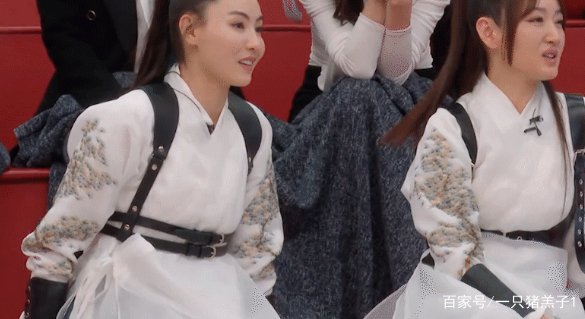 那英主动邀请张柏芝进组，两人惺惺相惜，亲密拥抱，对此你怎么看？