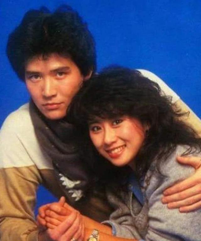 她苦苦爱了23年，站在林青霞身边是否也毫不逊色？