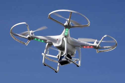 上海无人机精准定位未扫场所码人员！你觉得这个高科技该不该全国推广？