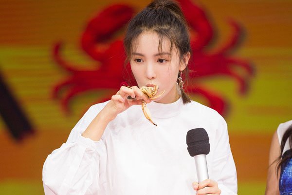 金晨喊话微博之夜：“明年能发个盒饭么”，干饭人实锤了吗？