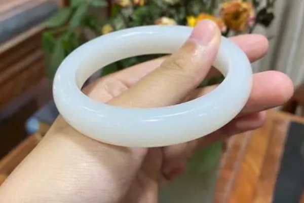 羊脂玉与和田玉区别