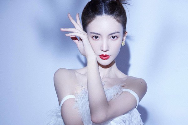 金晨喊话微博之夜：“明年能发个盒饭么”，干饭人实锤了吗？