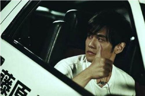 周杰伦主演的电影《头文字D》是到哪里取景拍摄的？