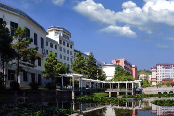 湖南科技学院什么水平