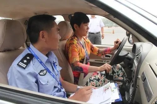 波兰男子报考驾照,192次未通过,你知道这件事的主要原因吗?