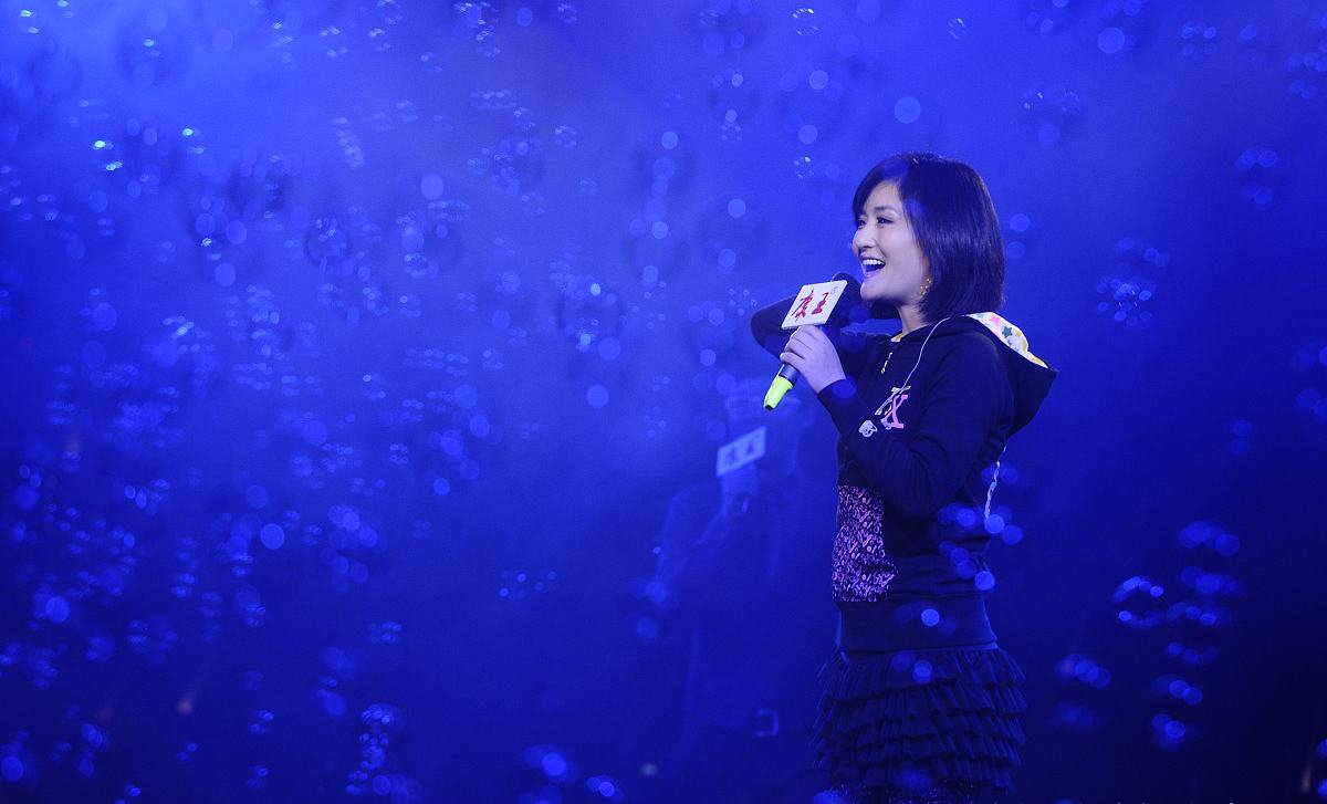 第一期《我要上春晚》主持董卿换成谢娜，你认为收视率会一落千丈吗？