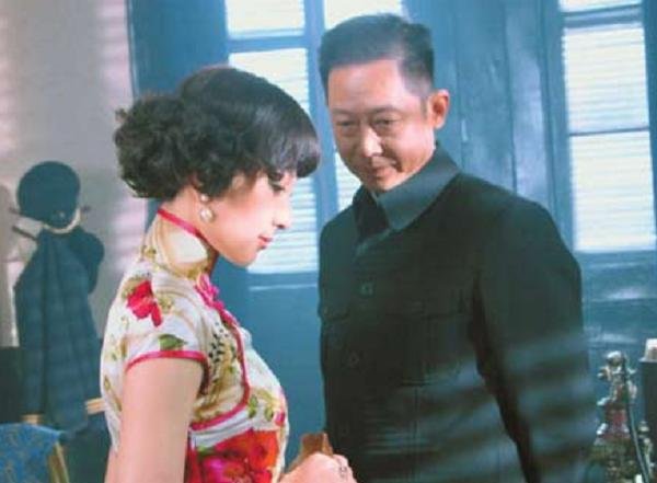 13年前，42岁王志文迎娶34岁女富豪，如今他们怎么样了？