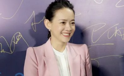 曾宝仪自曝两年多没见曾志伟，盼疫情结束早日相见，谈及父亲哽咽了？