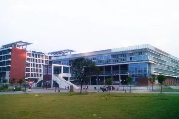 柳州医专今年录取分数线是多少啊？