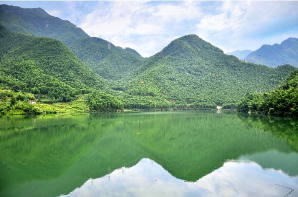 我见青山多妩媚全诗解释