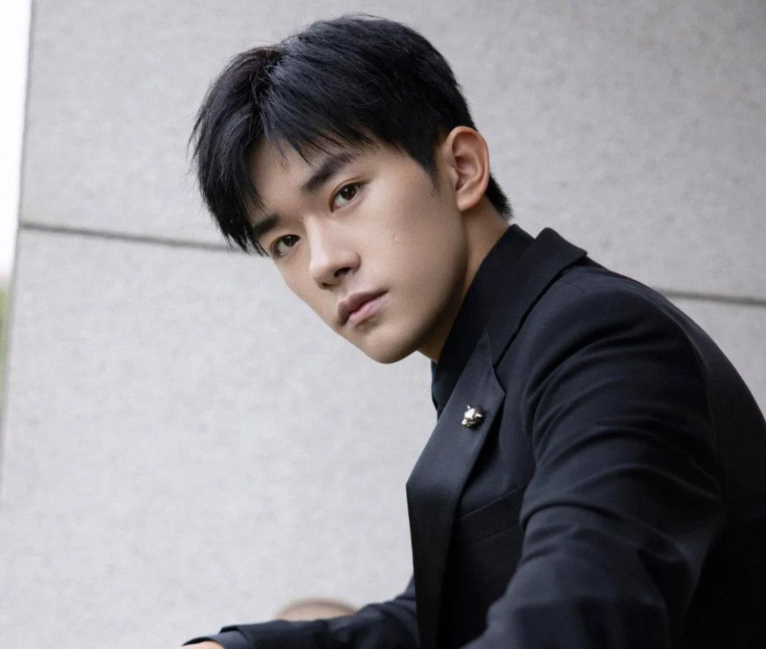 电影《奇迹》发布定档海报,这部电影是讲述什么故事的?