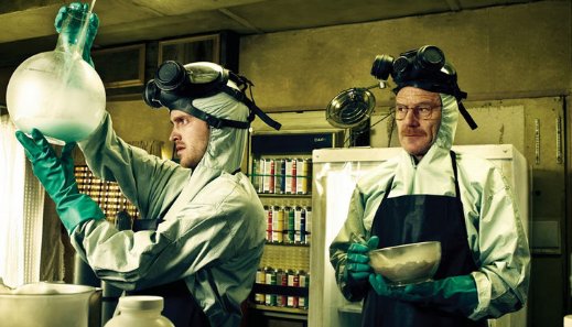 绝命毒师里的老头（第二季里贩子头头的瘫痪叔叔）怎么知道walter white的名字的？