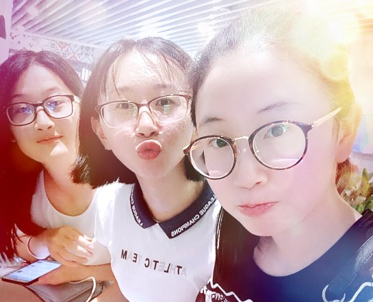 三人聚餐，男友应该为女友的闺蜜买单吗？