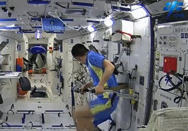 3名航天员在空间站打乒乓球，他们在空间站还做过哪些有意思的事？