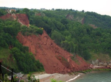 陕西延安一处山体垮塌致4人遇难，谁该为此事负责？