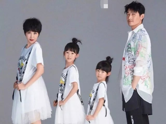 陆毅大女儿上台表演京剧，花旦扮相让人惊艳，她的状态如何？