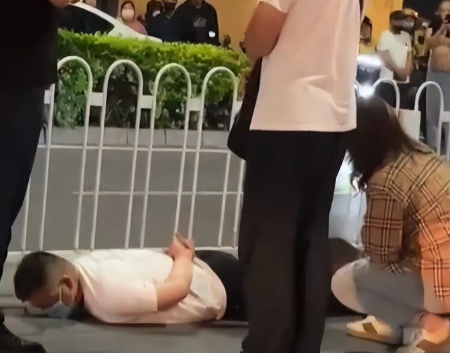 唐山涉案人员开的奔驰迈巴赫480，车牌号7777，到底值多少钱？