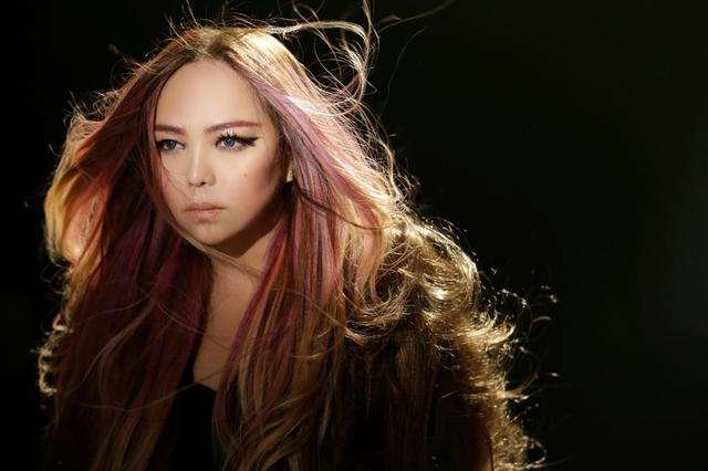 曾经在电影里听过一首老歌.记得里面有句歌词是:爱情,不过是一场无聊的游戏,没什么不可以~~