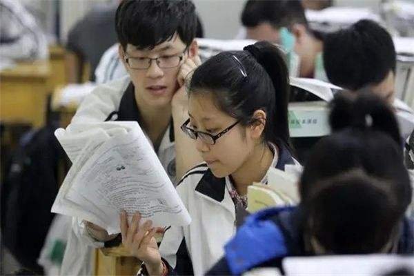 代表建议按各省高考人数分配招生指标，这一建议的本意是什么？