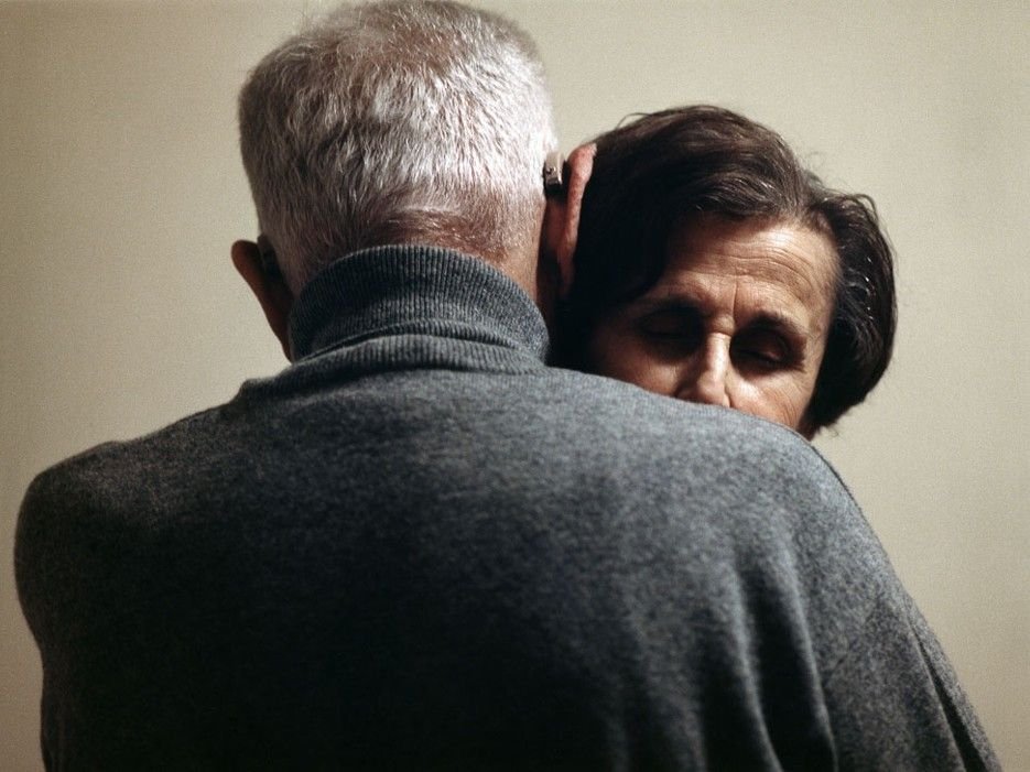 日本一母亲去世两周同城女儿未发现,如何评价这一现象?