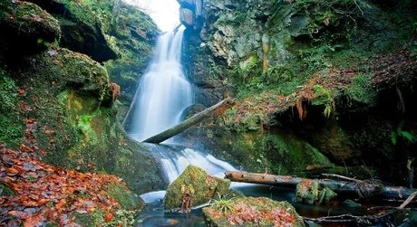 震撼绝美！男子驾车700公里在西藏发现蓝色古冰川，大自然有多奇妙？