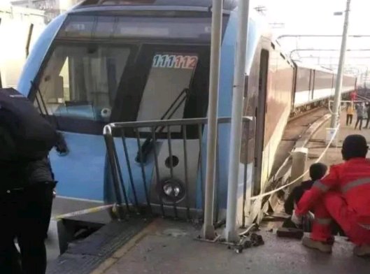 网传南京一号线疑似脱轨，是否造成了人员伤亡？