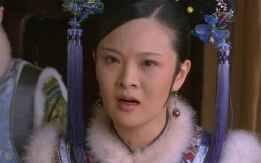 《甄嬛传》甄嬛至死不知,曹琴默为何扔了肚兜留下蜜和香呢?