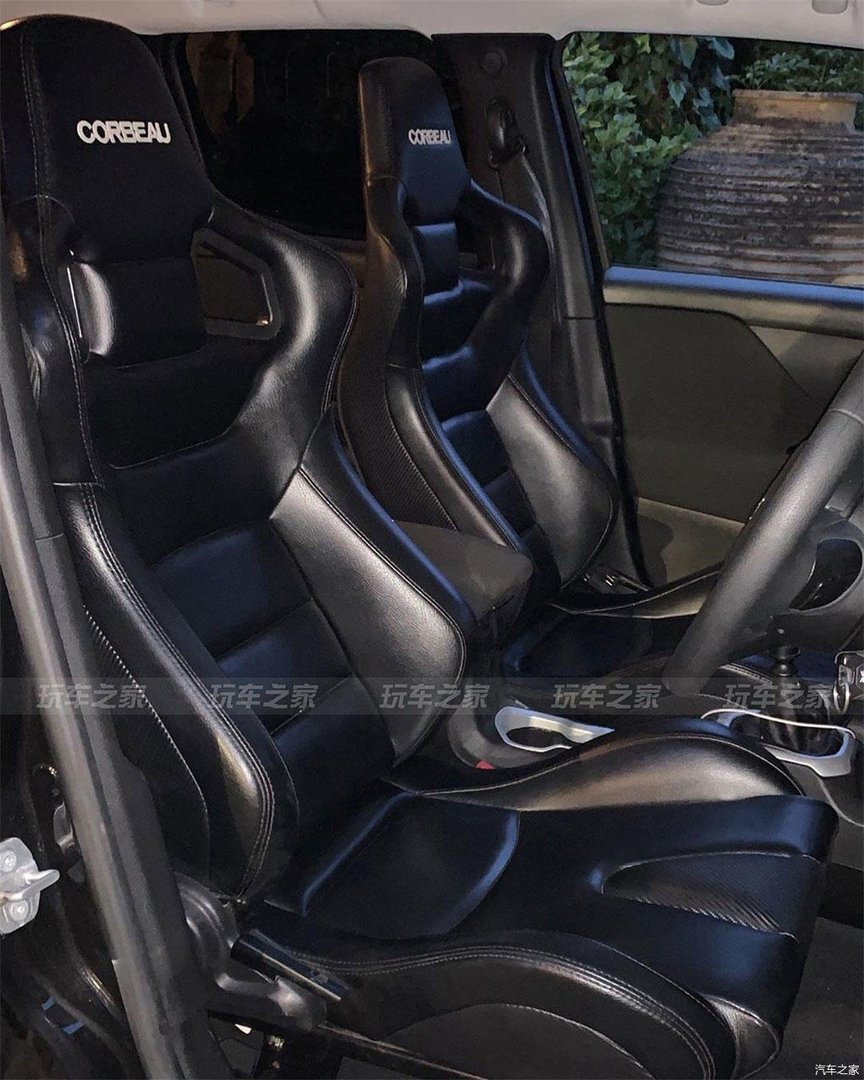 女车主也玩个性 JEEP自由侠改装Hella Flush风格