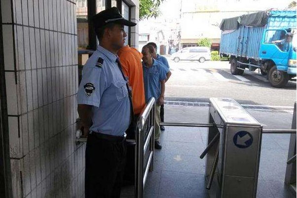 浙江一县委书记暗访被保安拒之门外，这是为什么？