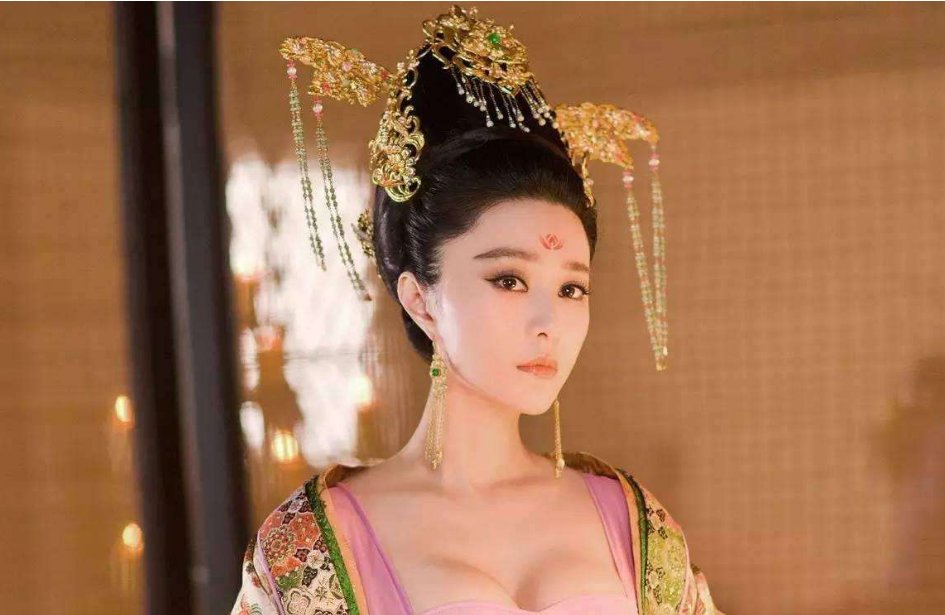 安禄山叛乱，禁军士兵要求唐玄宗处死杨贵妃，杨贵妃在马嵬坡到底是怎么死的？