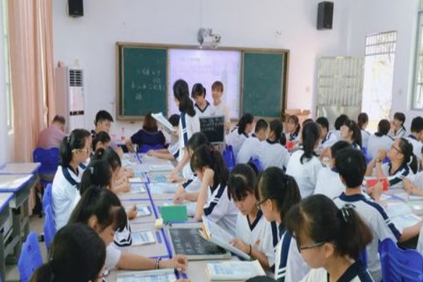 一把把扇子照样子写词语