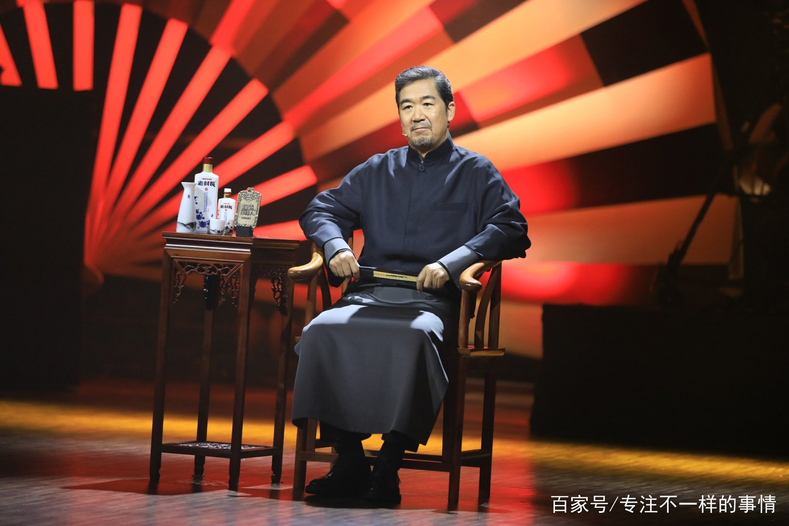 她是张默的生母，张国立的结发夫妻，离婚31年后仍未出嫁，如今怎么样了？