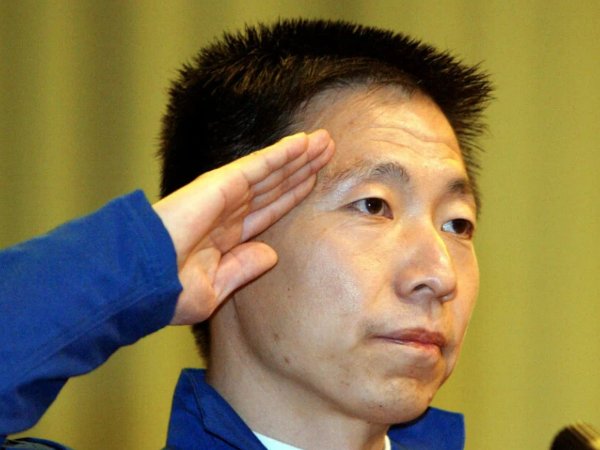 神舟5号载人飞船的宇航员是谁