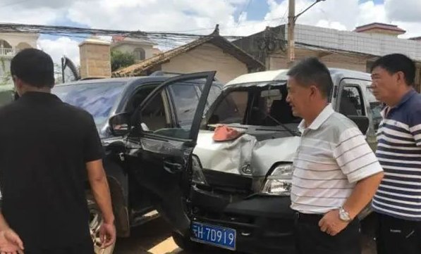 云南亿万富翁被杀案重审宣判了，凶手是被如何判刑的？