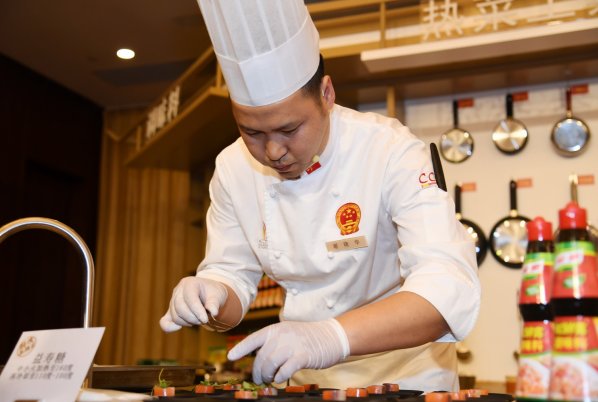 学厨师一般要多少费用？