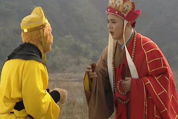 六小龄童扮演孙悟空的《西游记》共多少集，每一集的名字叫什么？