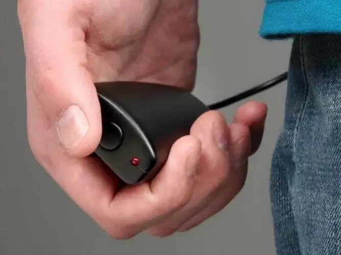 四川成都一女生租住1年房间发现隐秘摄像头，你如何看待这件事？