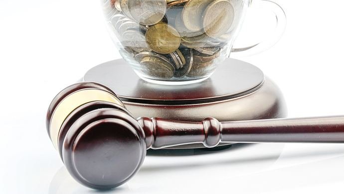 “9岁老赖案”女孩外公发声称多照顾她几年，这个孩子现在生活的如何？