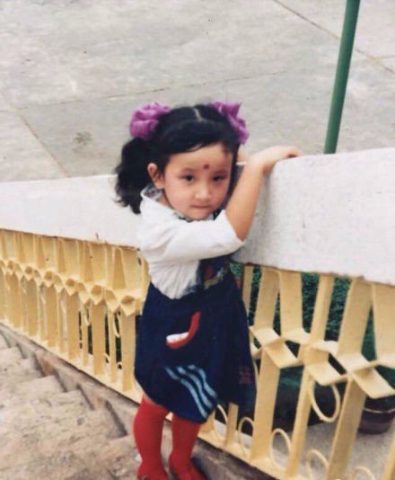 演九儿里面扮演灵儿是人妖吗