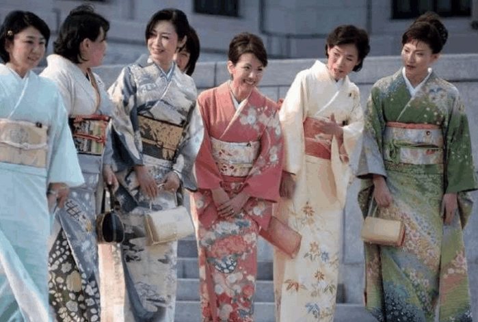为什么日本的女人地位不是很高呢？
