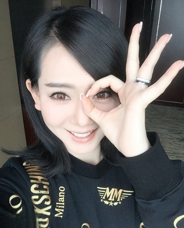 戚薇徐正曦结婚照片是情侣吗 合作完两人并没有断了联系