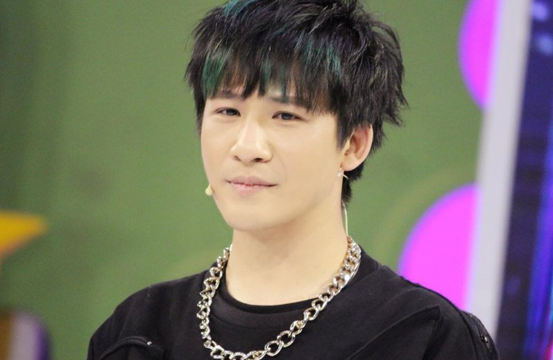 大张伟最想模仿的人是窦唯，你认为他模仿谁模仿得最像？