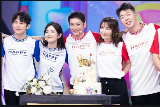 《快乐大本营》播出24年，何炅是什么时候加入这档节目的？