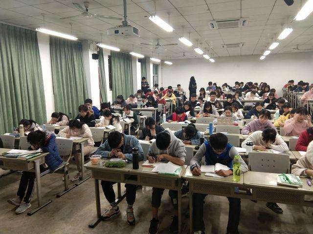 大学晚自习不准做的事情有哪些？