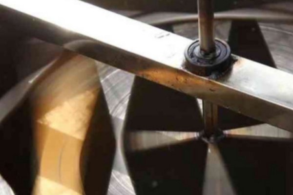 如何把蜂蜜从蜂盘中沥出来