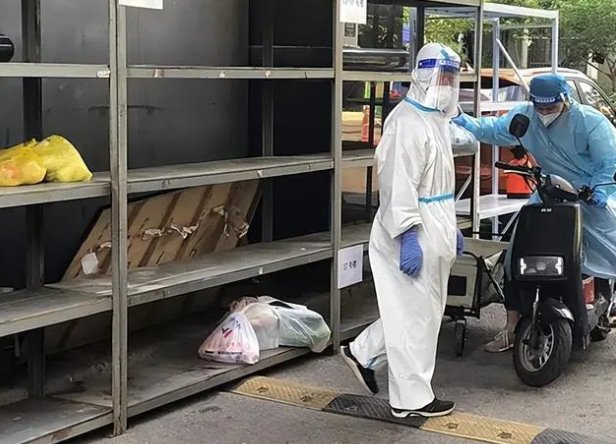 男子出方舱后在上海街头睡了23天，最后他是靠什么结束漂泊生活的？