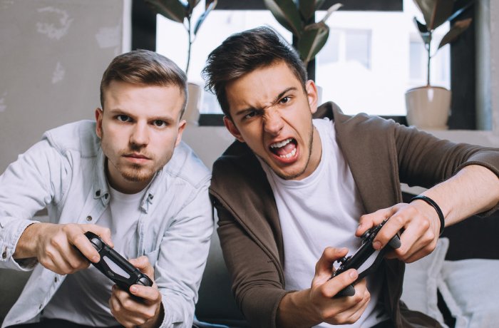 男朋友天天求着我让他打游戏，我该不该同意？